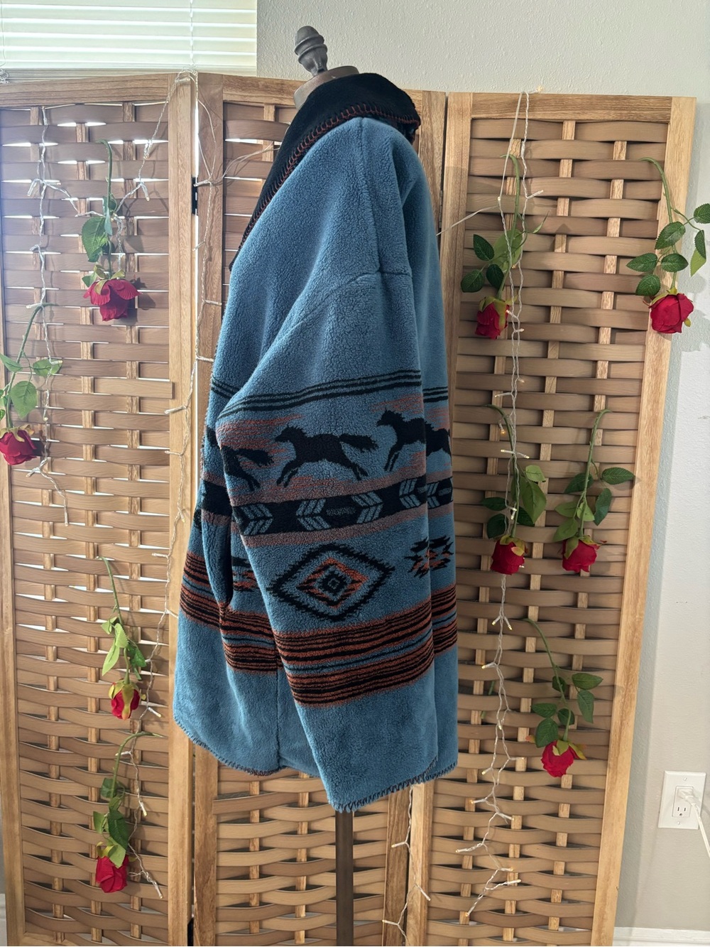 Coldwater Creek Fleece Jacket
Women Medium Blue Reversible
Western Aztec Horse - Picture 8 of 16